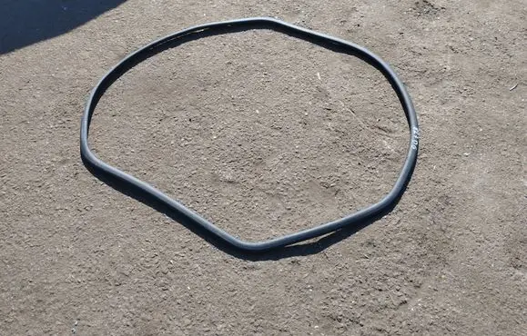 Rear door rubber seal (on body)
