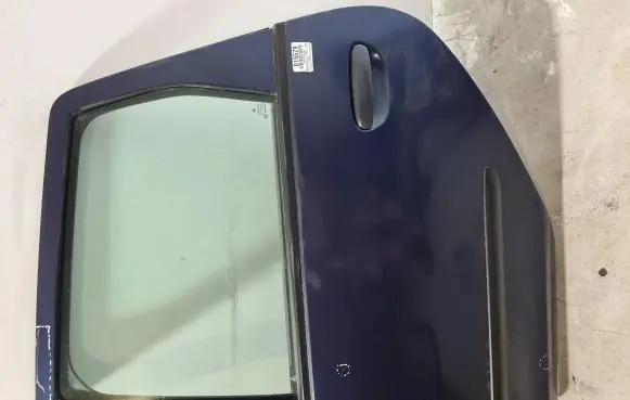 Mitsubishi Colt Rear door