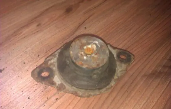 Engine mount bracket