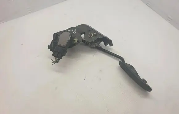 Toyota Previa (XR30, XR40) II Accelerator throttle pedal bracket 8928135020