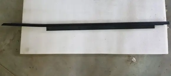 Audi Q5 SQ5 Front door glass trim molding 8R0837477 8R0837477D