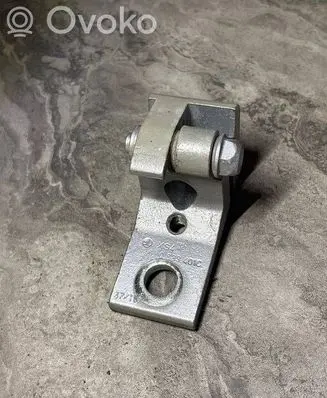Skoda Octavia Mk2 (1Z) Front door upper hinge 1K0833401C 9156