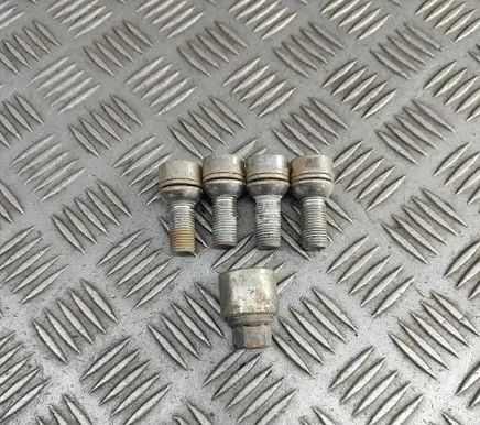 Audi A5 Anti-theft wheel nuts and lock 4F0698139C