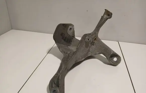 Mini One - Cooper R50 - 53 Gearbox mounting bracket 6765333