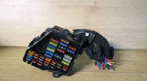 Volkswagen Golf IV Fuse module