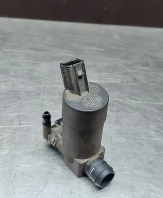 Volvo V70 Windscreen/windshield washer pump