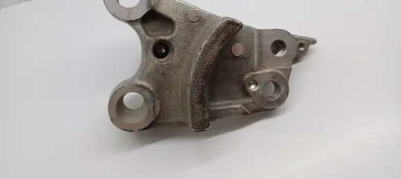 Honda Civic Engine mounting bracket