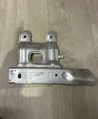 BMW 2 F22 F23 Front bumper mounting bracket 7266194 010213 10031013