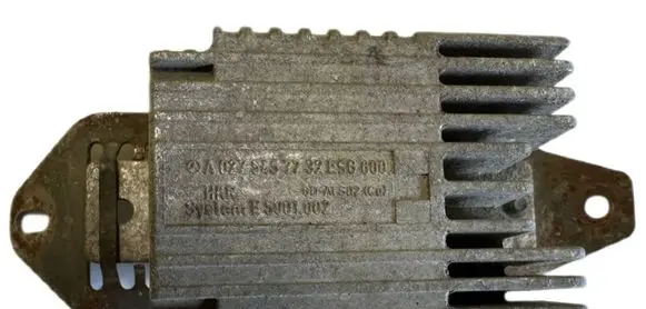 Mercedes-Benz E W210 Fan control module A0275457732