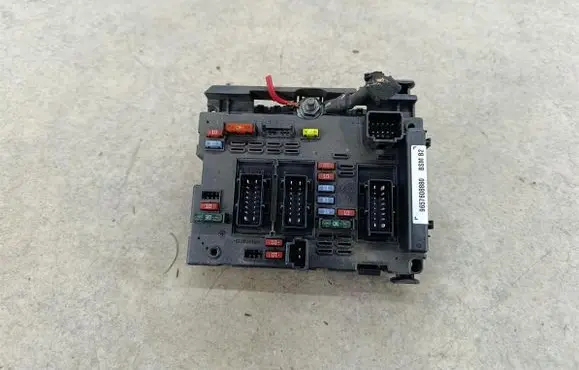 Peugeot 206+ BSM Control unit 9657608880