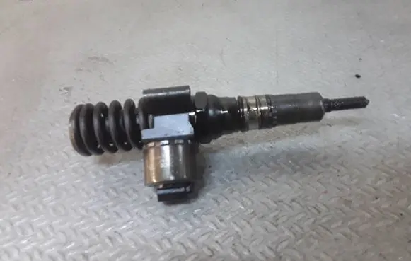 Audi A6 S6 C6 4F Fuel injector 03G130073G 0414720404