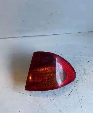 Toyota Avensis T220 Rear/tail lights