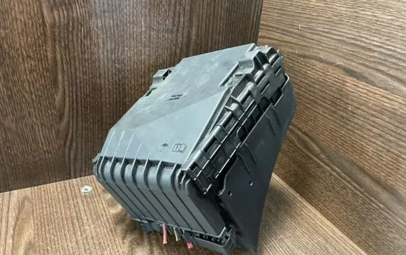 Volkswagen Caddy Fuse box set 1K0937132F 01718130