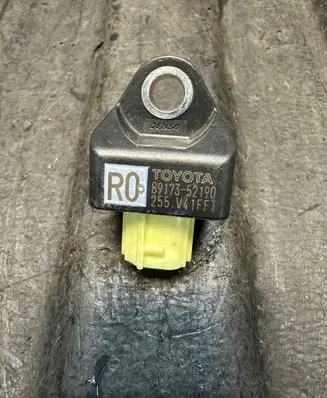 Toyota Hilux VIII Airbag deployment crash/impact sensor 8917352190 255V41FFT