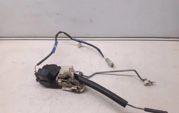 Honda CR-V Front door lock