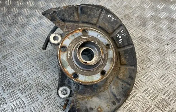 Volkswagen PASSAT B7 Front wheel hub spindle knuckle