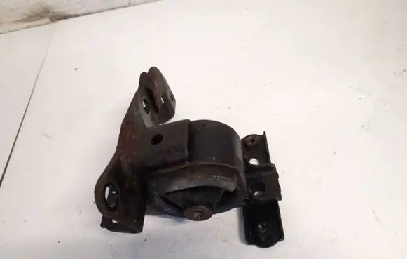 Toyota RAV 4 (XA20) Engine mount bracket