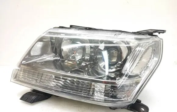 Suzuki Grand Vitara II Headlight/headlamp 10059083 10059079