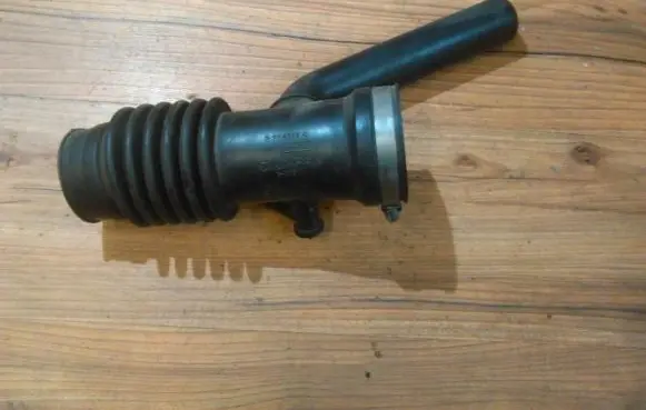 Subaru Impreza I Air intake hose/pipe