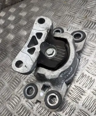 Land Rover Discovery Sport Engine mount bracket EJ327M121AD
