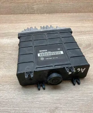 Volkswagen Golf III Engine control unit/module ECU 1H0907311H 0261200784