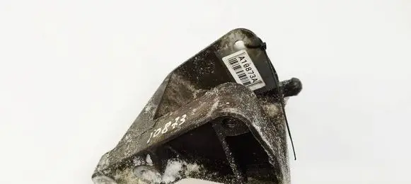 Opel Insignia A Engine mounting bracket 