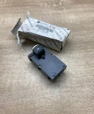 Alfa Romeo Giulia Electric window control switch 6000627954001 6000627954
