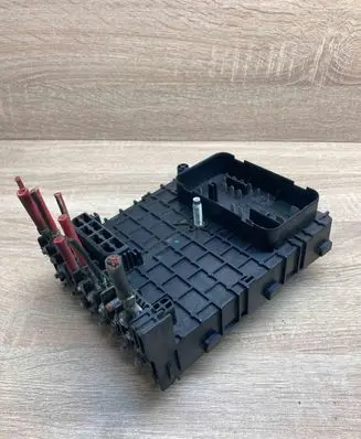 Volkswagen PASSAT B6 Fuse module 3C0937125 63592777 27503555
