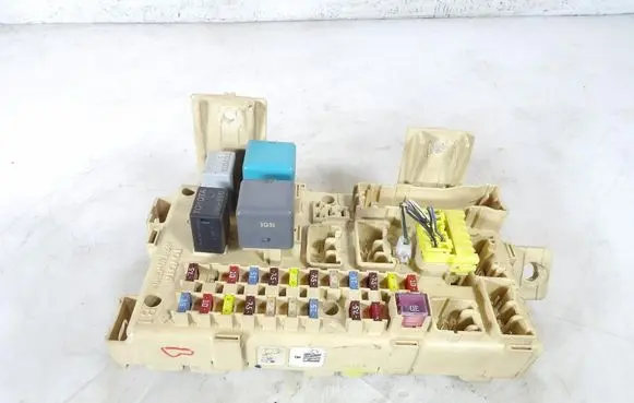 Toyota Avensis Verso Fuse box set 82641-CA010-F