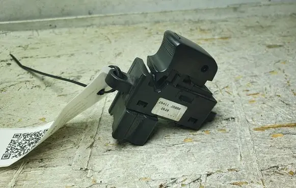 Nissan Qashqai Electric window control switch 25411JD000