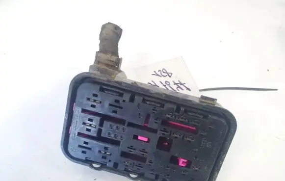 Volkswagen Touran I Fuse box set 15345251