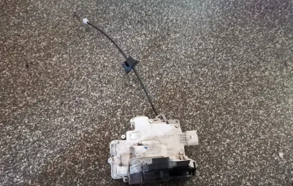 Audi A4 S4 B7 8E 8H Front door lock