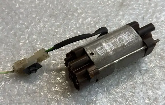 BMW 5 E39 Seat adjustment motor 521083501529 52108350152 8350152