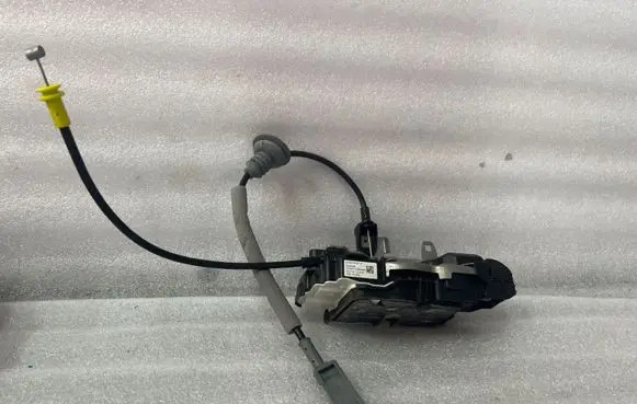 Volvo XC90 Front door lock 31462456