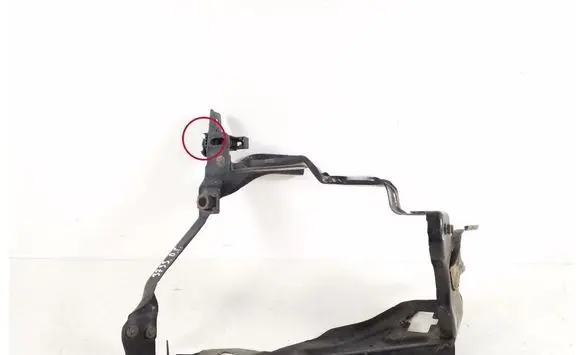 Mercedes-Benz C W204 Headlight/headlamp mounting bracket A2046200291