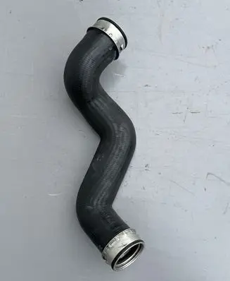Volkswagen PASSAT B5.5 Intercooler hose/pipe 3B0145834N