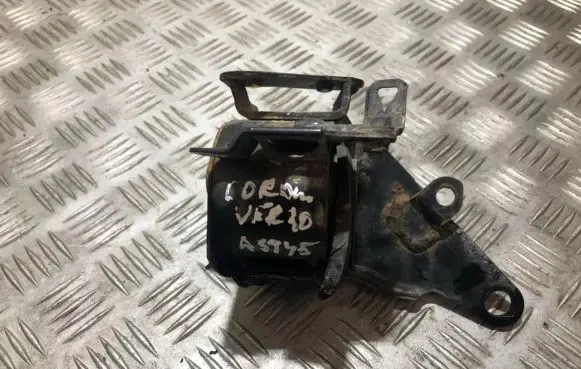 Toyota Corolla Verso AR10 Engine mount bracket