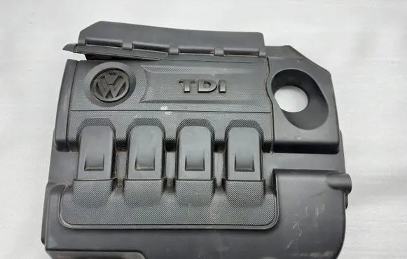 Volkswagen Tiguan Engine cover (trim) 04L103954T 04L103954