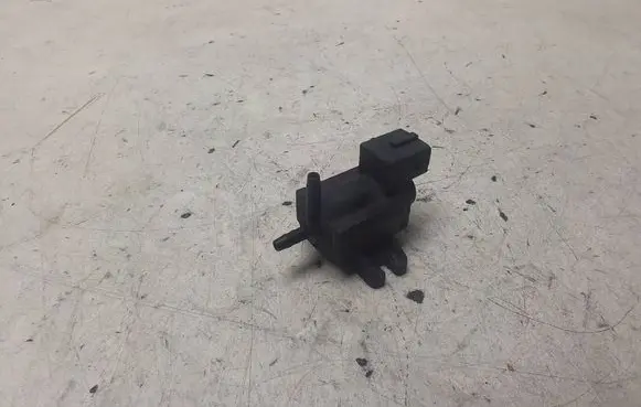 Opel Astra J Turbo solenoid valve 70246100 12T023 8972882491