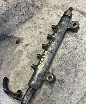Nissan X-Trail T30 Fuel main line pipe 6070