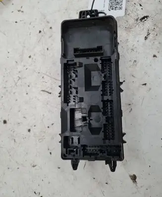 Volvo S40, V40 Fuse module 30889989