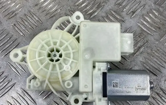 Jeep Grand Cherokee WL Rear door window regulator motor E62720102