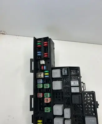 Jaguar S-Type Fuse module