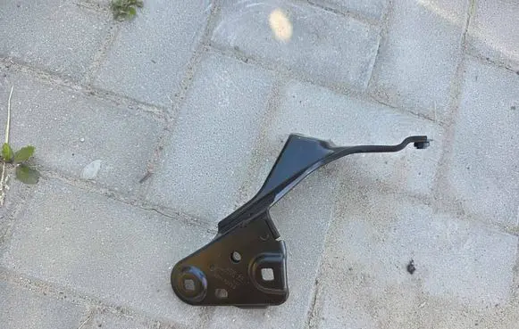 Skoda Octavia Mk4 Fender mounting bracket 5E3821228