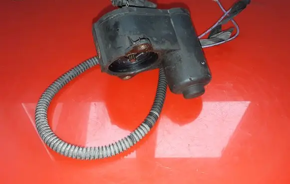 Volkswagen Tiguan Hand brake/parking brake motor 32332267D 81216804