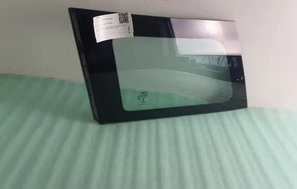 Mini Cooper Countryman F60 Rear side window