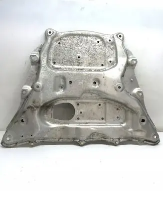 BMW X7 G07 Engine splash shield/under tray 6878068