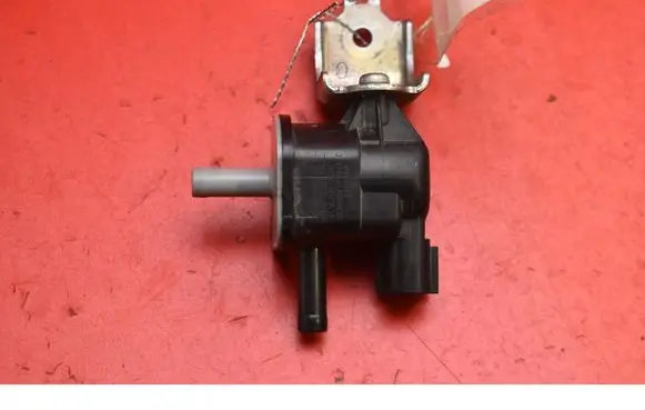 Toyota Corolla E10 Vacuum valve 90910-TC001