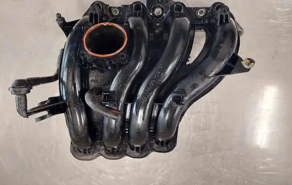 Volkswagen Golf IV Intake manifold 036129709