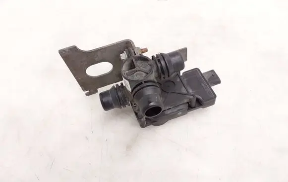 Mercedes-Benz C W205 Coolant heater control valve A0005003040